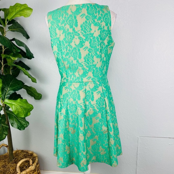 En focus Studio Floral Lace Lined Cream Circle Sleeveless Pastel Green Dress - Picture 2 of 6